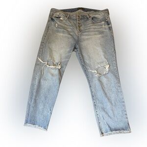 Torrid Feel the Fit button fly women 18 R slightly distressed med wash jeans